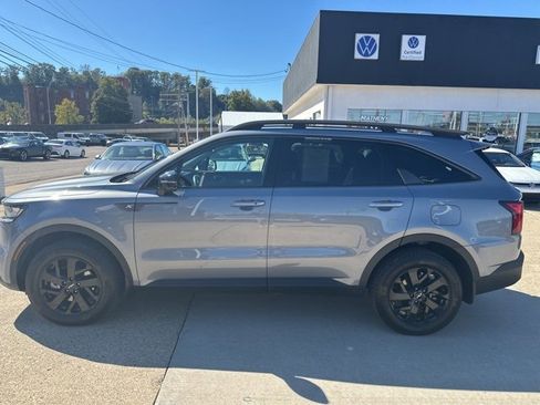 Used 2023 Kia Sorento S w/ Panoramic Sunroof Package image 2