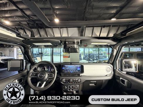 Used 2025 Jeep Wrangler Unlimited Sahara w/ Safety Group AWD/4WD image 23