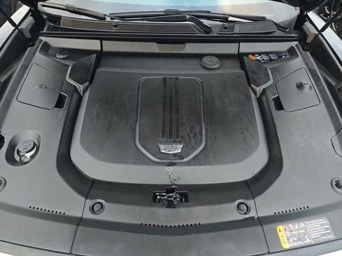 Used 2024 Cadillac Lyriq Luxury AWD/4WD image 16