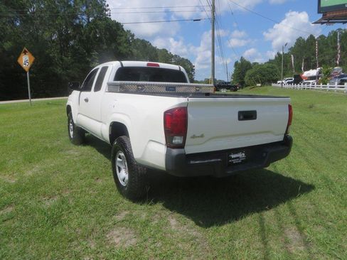 Used 2020 Toyota Tacoma SR AWD/4WD image 8