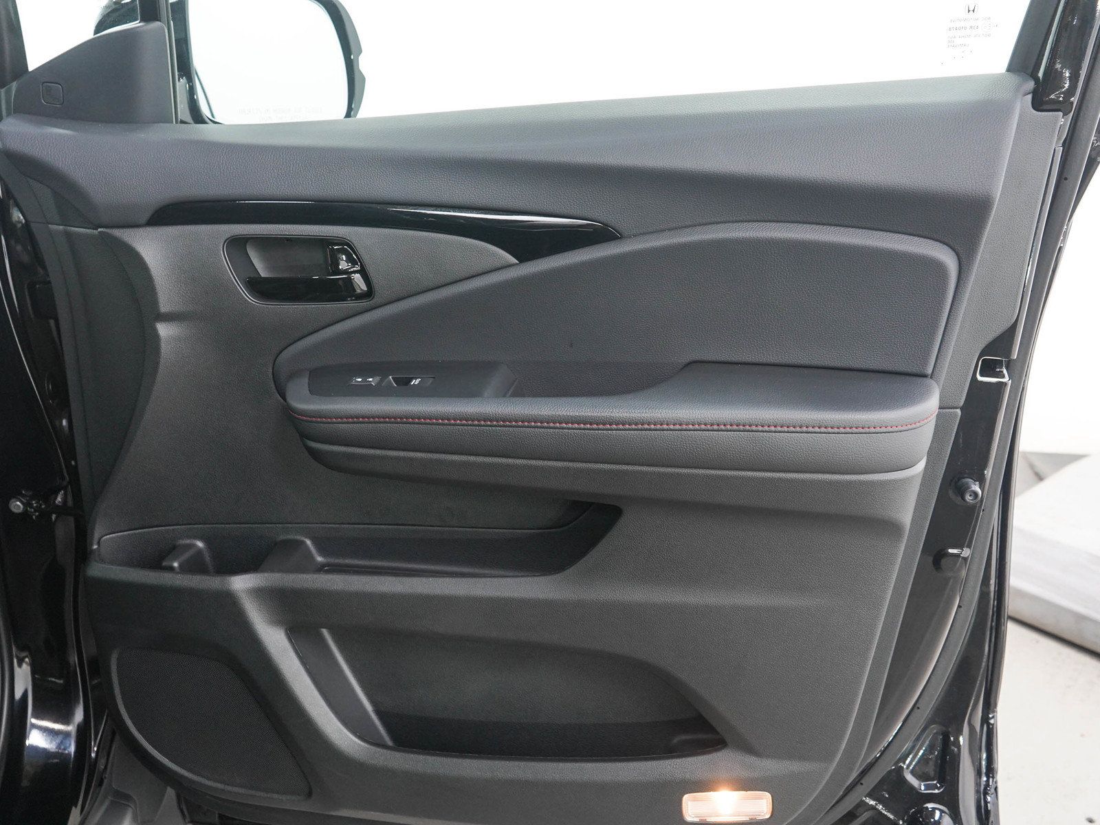 Used 2024 Honda Passport Black Edition image 12
