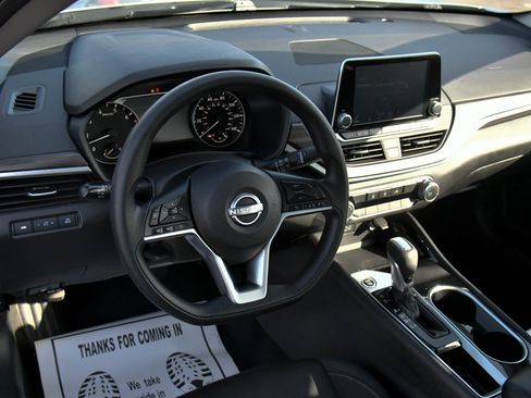 Used 2024 Nissan Altima 2.5 SV image 14