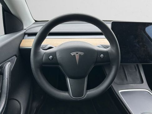 Used 2022 Tesla Model Y Long Range AWD/4WD image 10