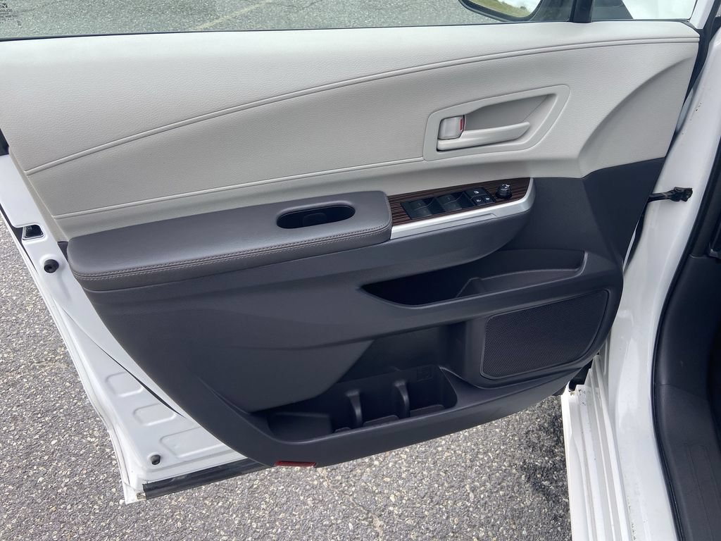 Used 2021 Toyota Sienna LE FWD image 22