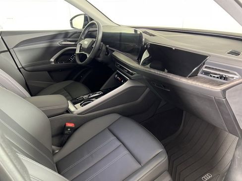 Used 2025 Audi Q5 Premium w/ Convenience Package image 12