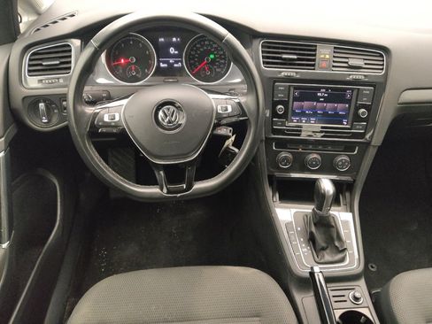 Used 2019 Volkswagen Golf SE image 22