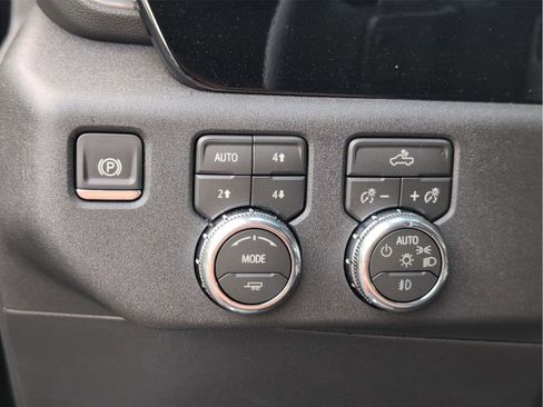 New 2026 GMC Sierra 1500 Elevation image 32