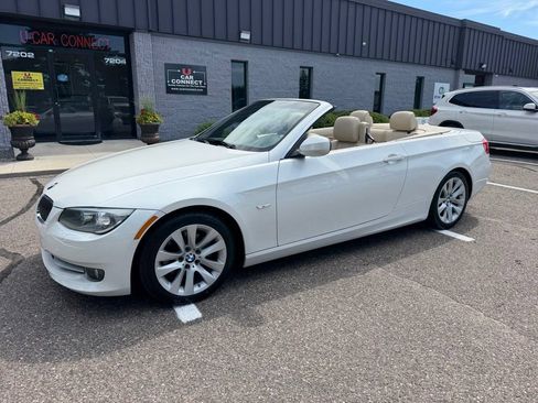 Used 2012 BMW 328i Convertible RWD image 2