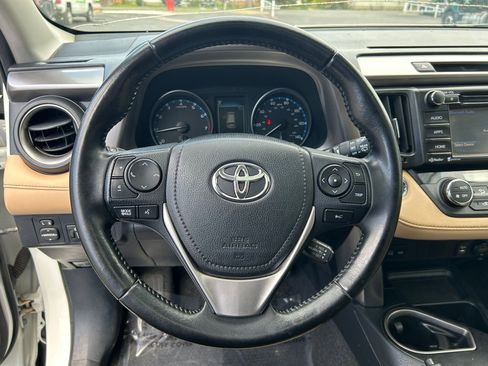 Used 2017 Toyota RAV4 XLE AWD/4WD image 13