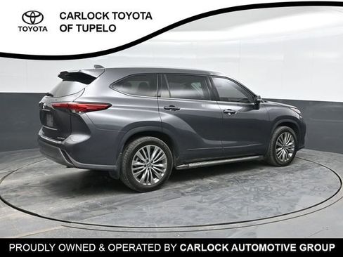 Used 2022 Toyota Highlander Platinum image 3