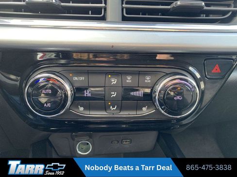 Used 2025 Chevrolet Trax LT w/ LT Convenience Package FWD image 16