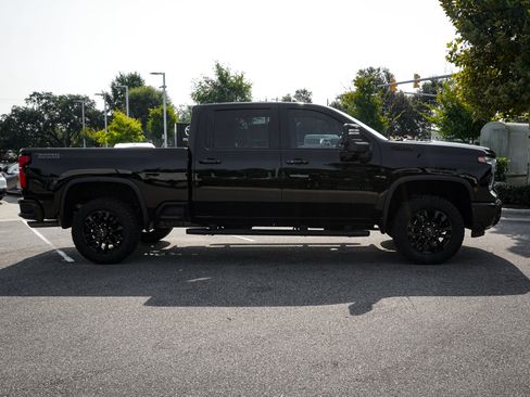 Used 2025 Chevrolet Silverado 2500 LTZ w/ LTZ Plus Package AWD/4WD image 11