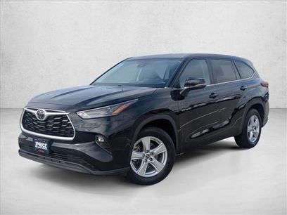 Used 2023 Toyota Highlander LE