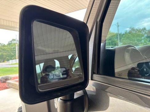 Used 2018 Jeep Wrangler Unlimited Sahara w/ Connectivity Group AWD/4WD image 30