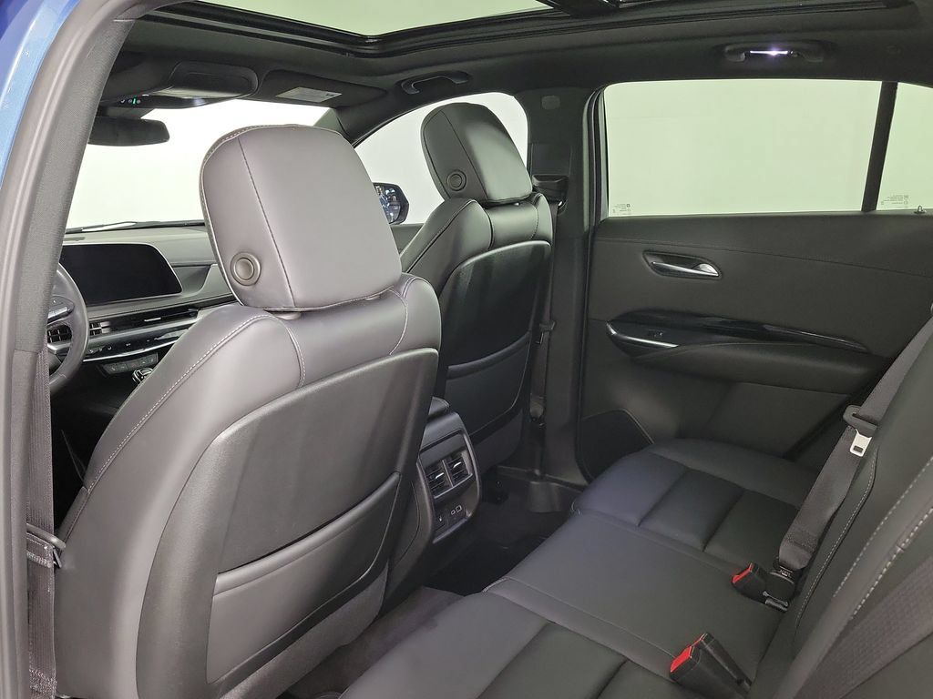 Certified 2024 Cadillac XT4 Luxury w/ Cold Weather Package FWD image 13
