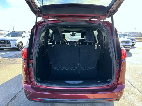 Used 2020 Chrysler Pacifica Limited w/ Advanced Safetytec Group image 21