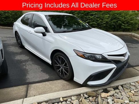 Used 2022 Toyota Camry SE FWD image 6