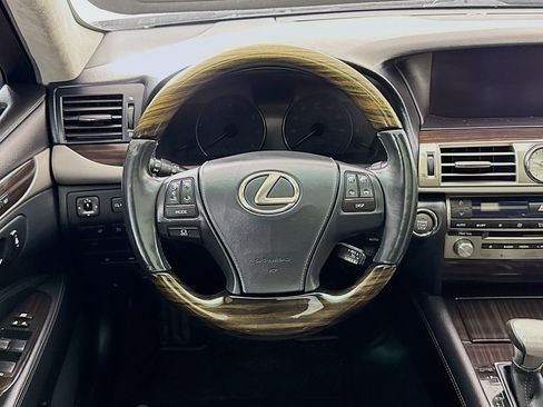 Used 2014 Lexus LS 460 w/ Comfort Package RWD image 4
