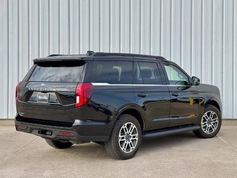 Certified 2025 Ford Expedition Active image 6
