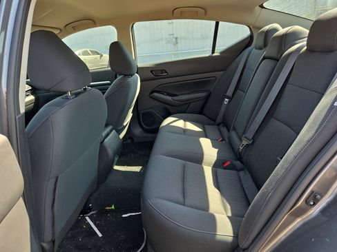 Used 2023 Nissan Altima 2.5 SV FWD image 11