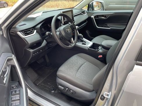 Used 2025 Toyota RAV4 XLE image 12