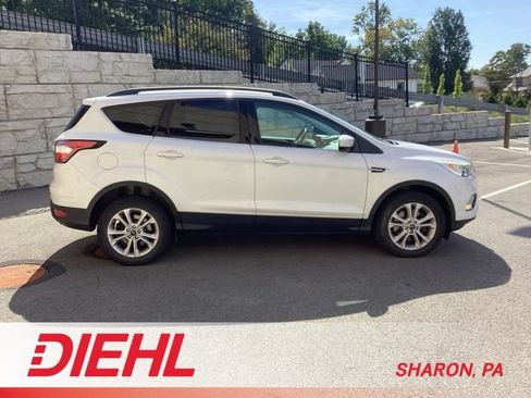 Used 2017 Ford Escape SE w/ Equipment Group 201A AWD/4WD image 8