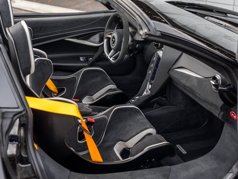 Used 2024 McLaren 750S Spider RWD image 33