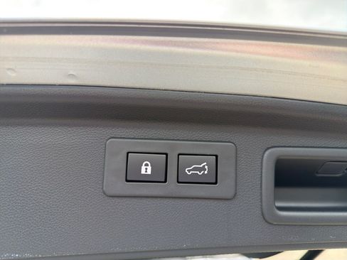 Used 2023 Subaru Forester Premium AWD/4WD image 24