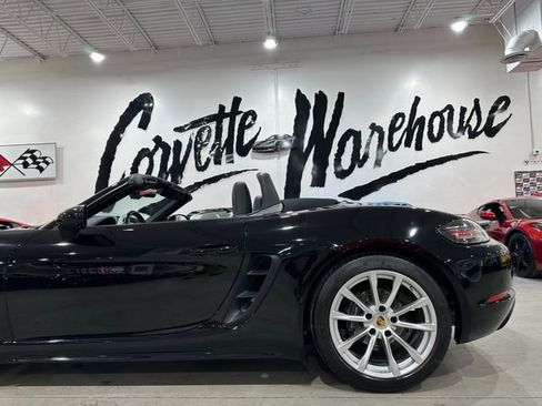 Used 2017 Porsche 718 Boxster image 5