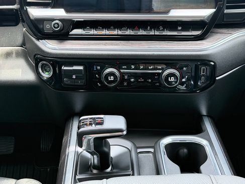 Used 2023 Chevrolet Silverado 1500 LTZ w/ LTZ Convenience Package II AWD/4WD image 18