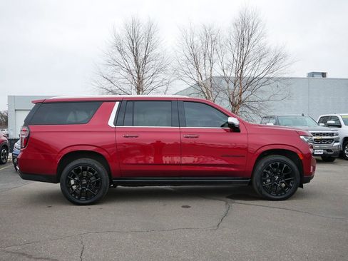 Used 2023 Chevrolet Suburban Premier AWD/4WD image 11