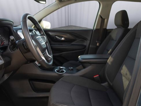 Used 2024 GMC Terrain SLE image 2