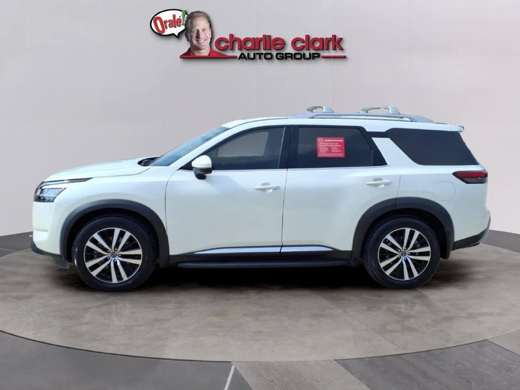 Used 2024 Nissan Pathfinder Platinum w/ Black Appearance Package FWD image 22