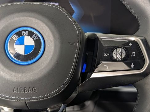 Used 2023 BMW i7 xDrive60 w/ Executive Package 2 AWD/4WD image 33