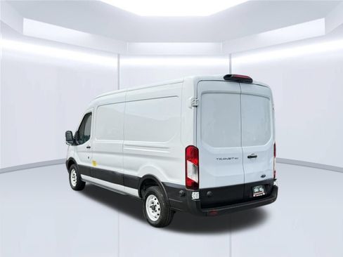 Used 2018 Ford Transit 150 148 Medium Roof RWD image 7