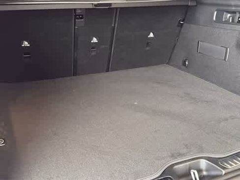 Used 2025 Mercedes-Benz GLC 300 4MATIC image 41