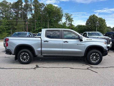 Used 2024 Chevrolet Silverado 1500 ZR2 w/ Technology Package AWD/4WD image 2