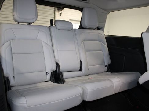 New 2026 Lincoln Navigator Reserve AWD/4WD image 36