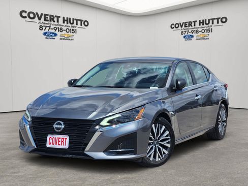 Used 2025 Nissan Altima 2.5 SV FWD image 1