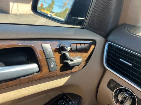 Used 2014 Mercedes-Benz GL 450 4MATIC image 25