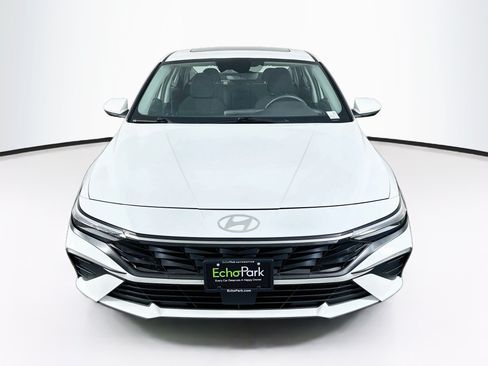 Used 2025 Hyundai Elantra SEL FWD image 2