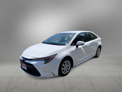 Used 2023 Toyota Corolla LE FWD image 4