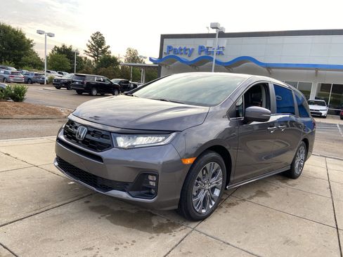 New 2026 Honda Odyssey Touring image 4