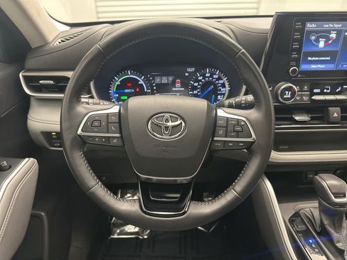 Used 2021 Toyota Highlander XLE image 20