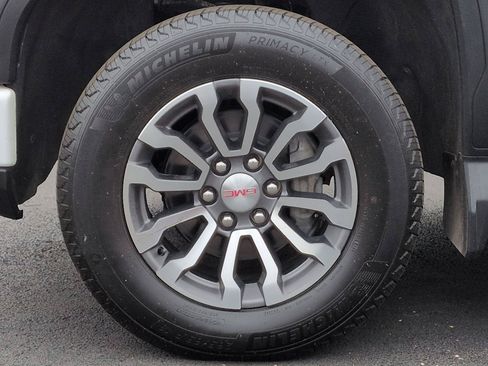 Used 2022 GMC Sierra 1500 AT4 w/ Technology Package AWD/4WD image 33