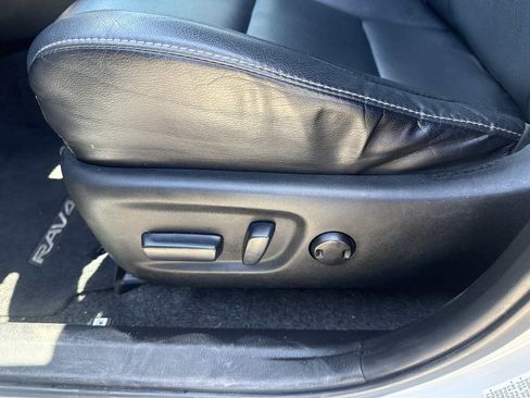 Used 2014 Toyota RAV4 Limited w/ Technology Package FWD image 9