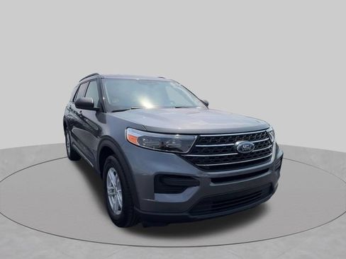 Used 2024 Ford Explorer XLT AWD/4WD image 2