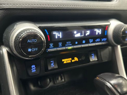 Certified 2019 Toyota RAV4 XLE w/ Convenience Package AWD/4WD image 26