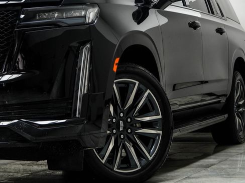 Used 2024 Cadillac Escalade ESV Sport image 3