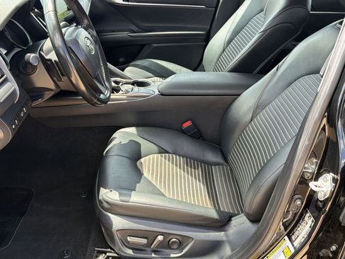 Used 2024 Toyota Camry SE FWD image 5